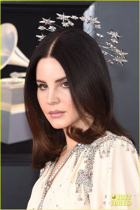 Lana Del Rey grammys crown